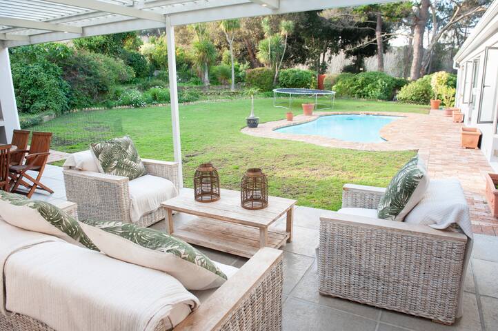 Large, spacious family home in leafy Constantia gallery image 5