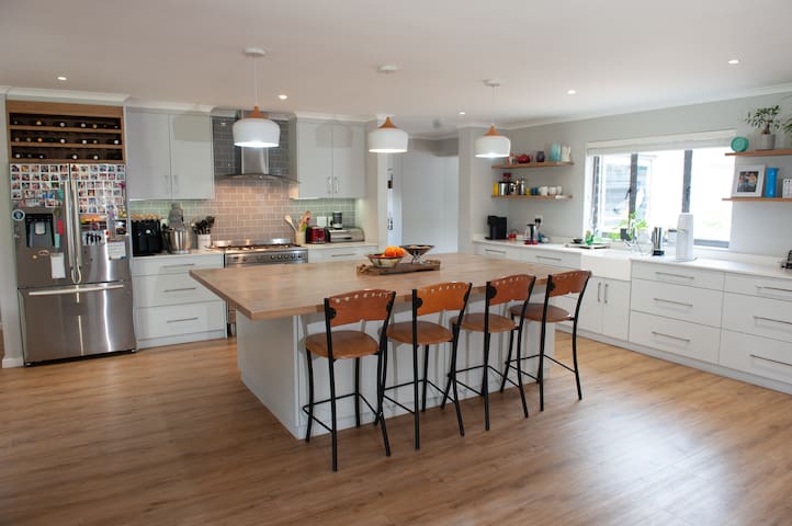 Large, spacious family home in leafy Constantia