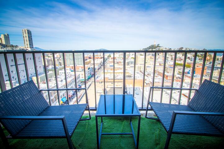 Panoramic skyline views w/parking in City Center gallery image 2