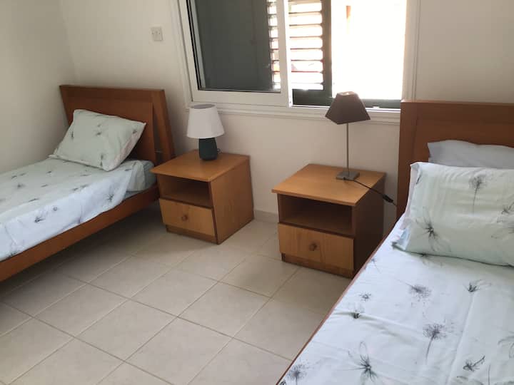 ห้องนอนที่ 2 (เตียงเดี่ยว 2 หลัง)