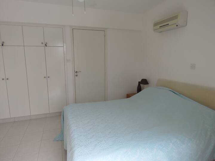 ห้องนอนใหญ่ (เตียงคู่)