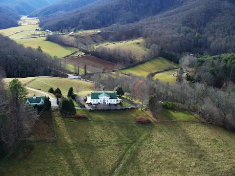 Luxury Estate w/ Infinity Pool & Amazing Views!