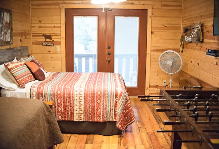 לופט עם מיטה זוגית ומיטת יחיד