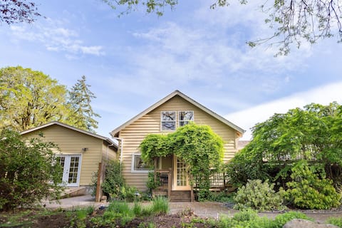 Oxberg Lake Retreat, lake & farm view in wine ctry