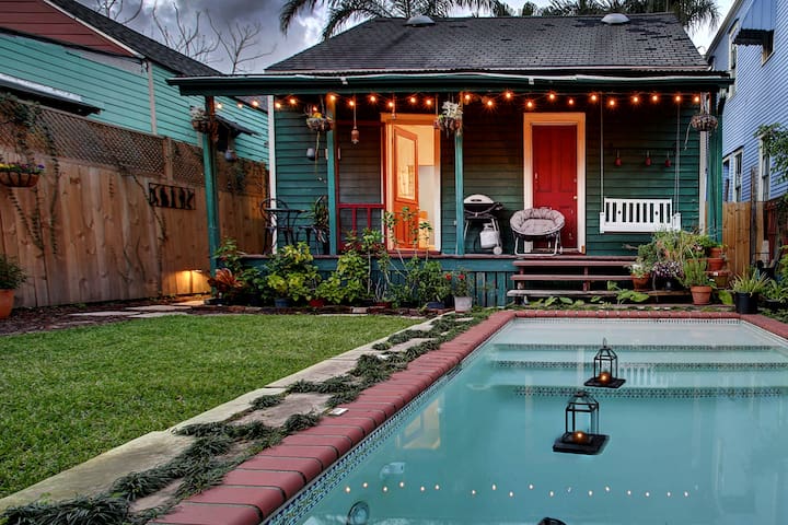 Just steps to both Frenchman St & French Quarter!