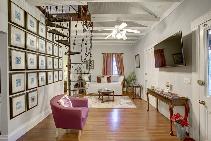 Just steps to both Frenchman St & French Quarter! gallery image 3