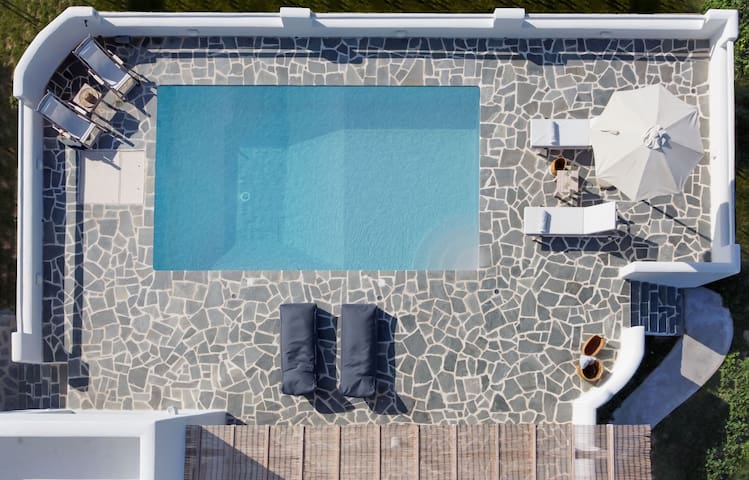 ILI ~ Villa ~ 3 Bedroom ~ Pool ~ Plaka Beach