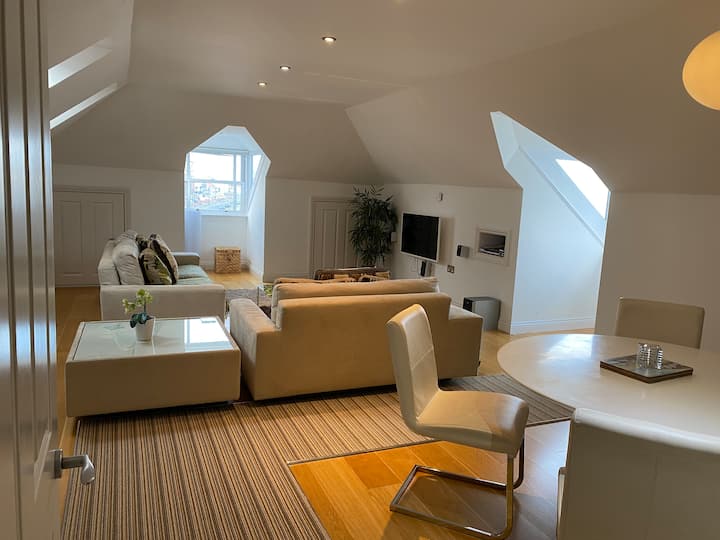 The Penthouse Apartment With Seaviews - Whitby, UK