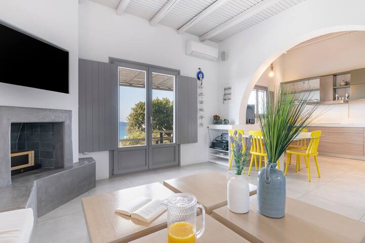 Villa Azzuro Luxury Villa on Faragas beach gallery image 4
