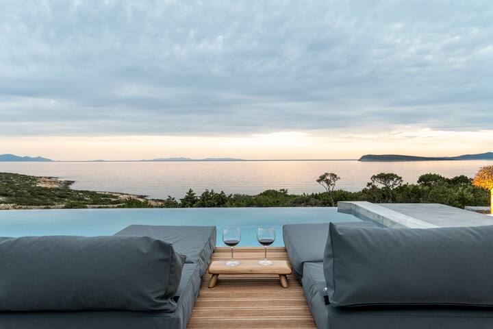 Villa Azzuro Luxury Villa on Faragas beach gallery image 3