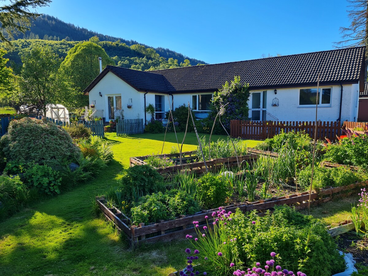 Self contained 1 bedroom apartment Bungalows for Rent in Brig o'Turk