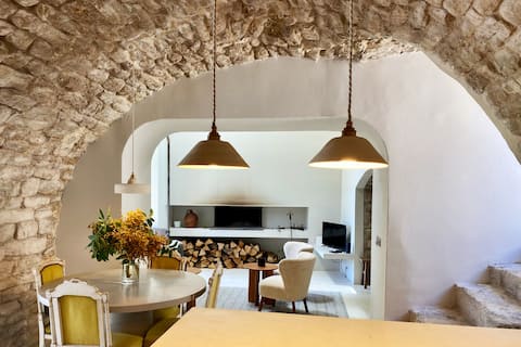 Hill top Luberon hideaway with pool