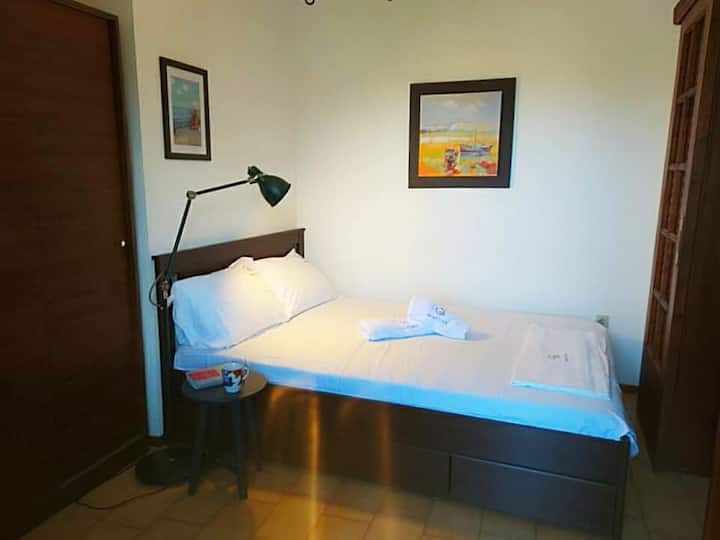 غرفة نوم في الطابق السفلي (3)