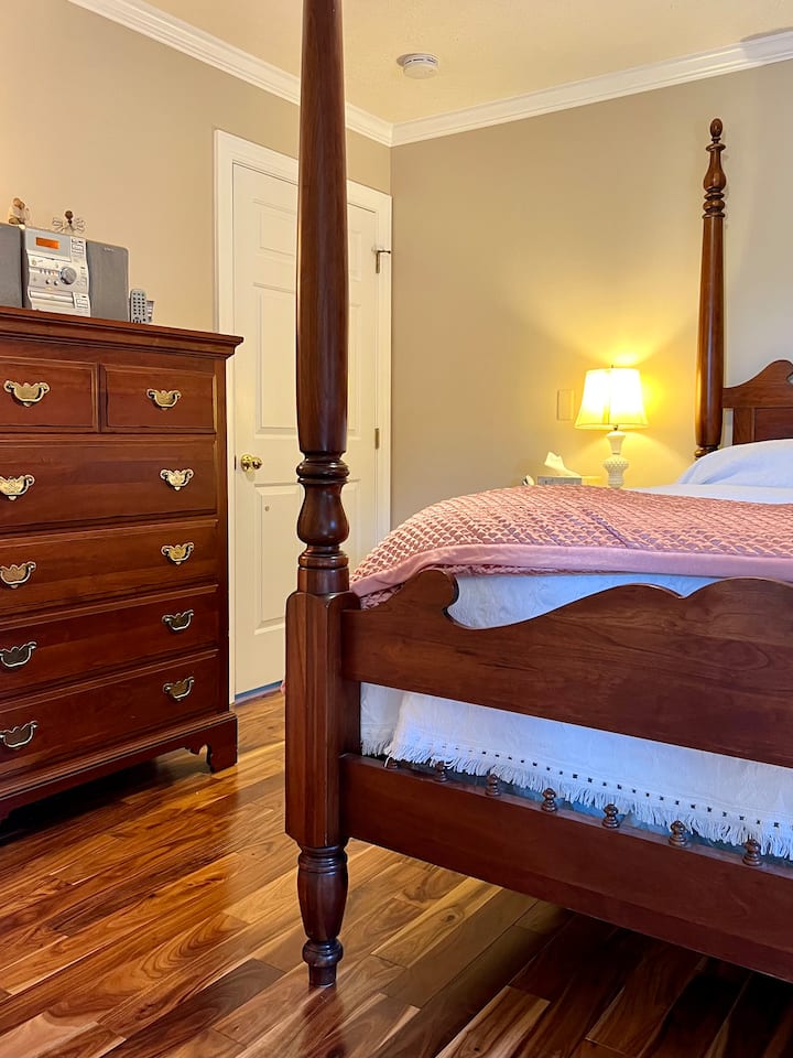 Главна спална соба: гардеробер за стари лица, гардеробер