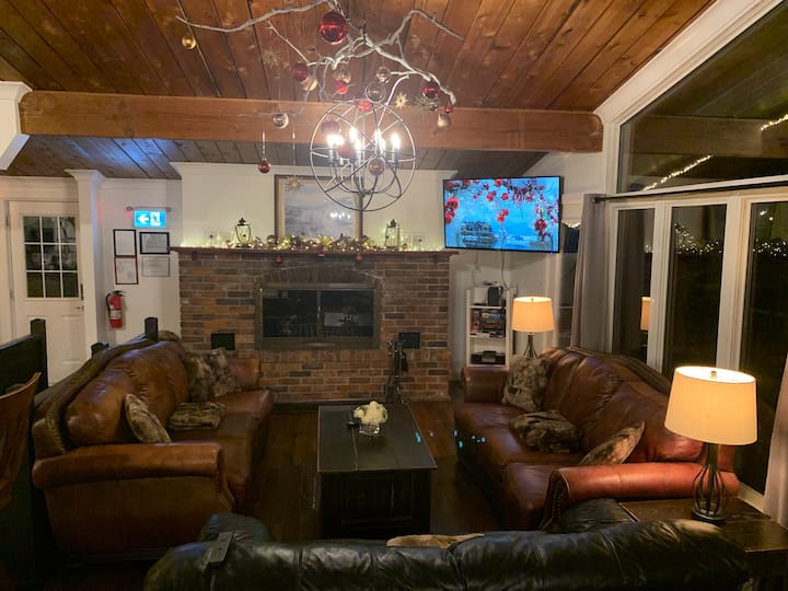 *Haven On Blue*- Hot Tub, Heated  Pool & Sauna - Collingwood