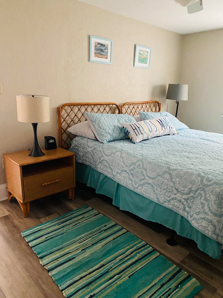 ห้องนอนใหญ่เตียงคิงไซส์