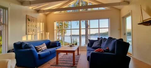 Separate and lovely Cottage - just by the lake