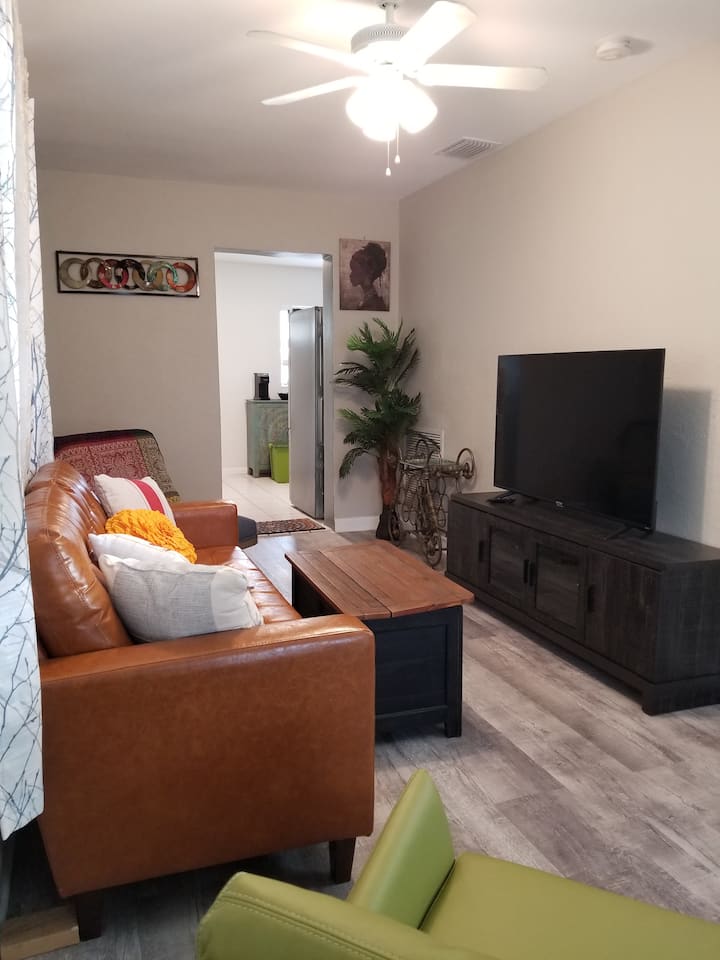 Co-co House Is A Homy, Cool And Cozy Place For You - Tampa, FL