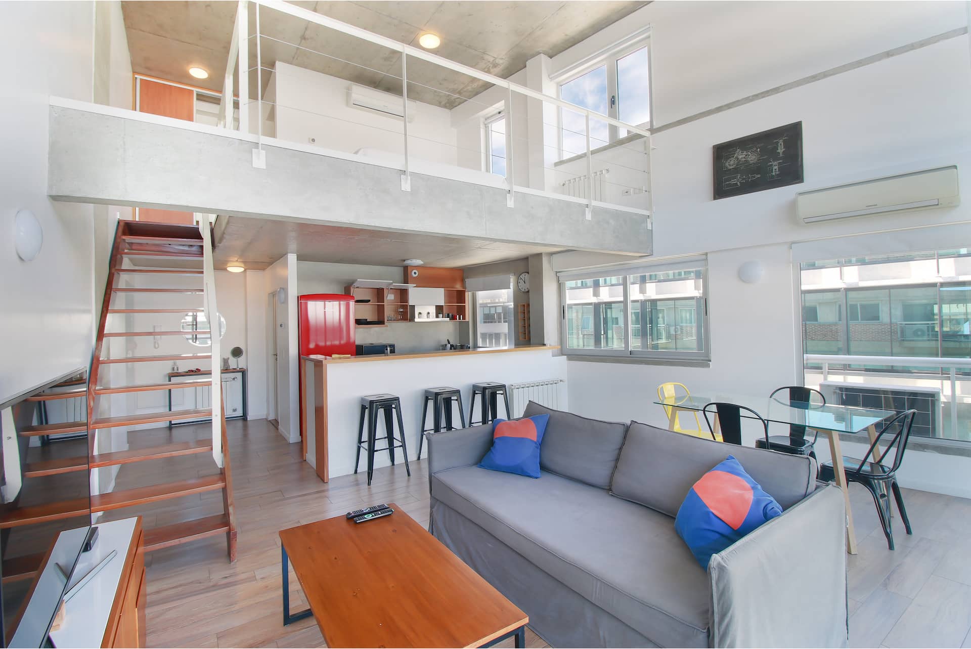 New duplex loft apartment with free assigned parking in Vicente López