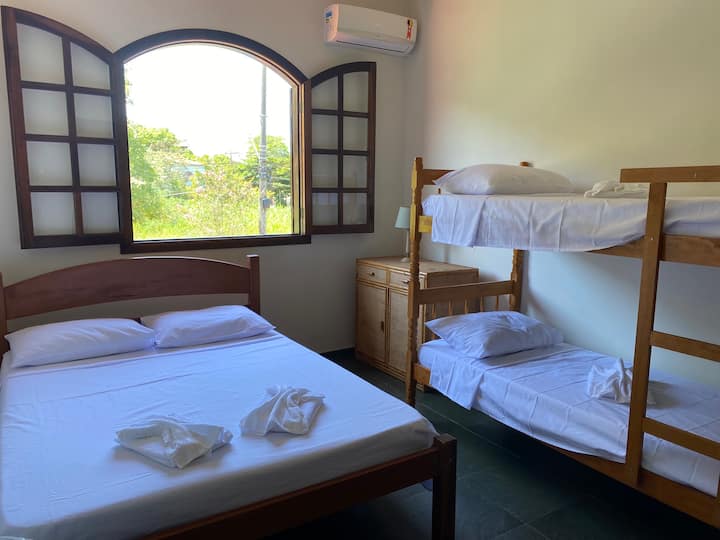 Dhomë gjumi me 1 krevat dopio dhe krevat marinari (kati i dytë)