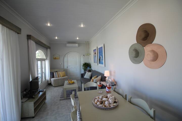 Sea Dream Beachfront Villa Sea views & Jacuzzi gallery image 3