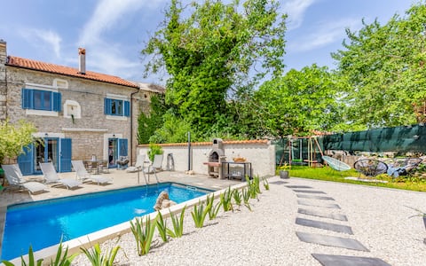 Casa Leona Istriana with pool and hot tub