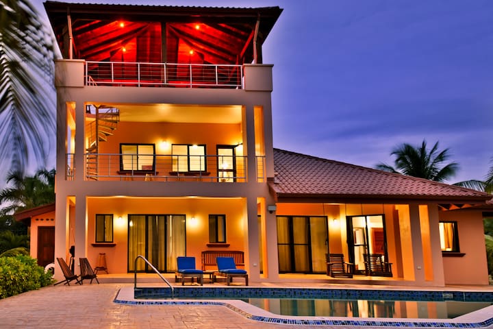 Beachfront Villa with a Pool and 360° Views