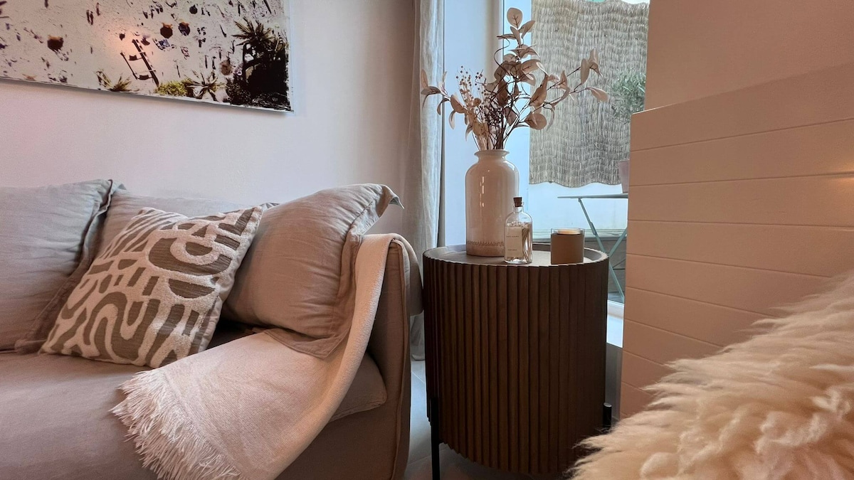 Popular Airbnb listing: Casa Beaurivage Biarritz sleeps 4 with patio in Biarritz