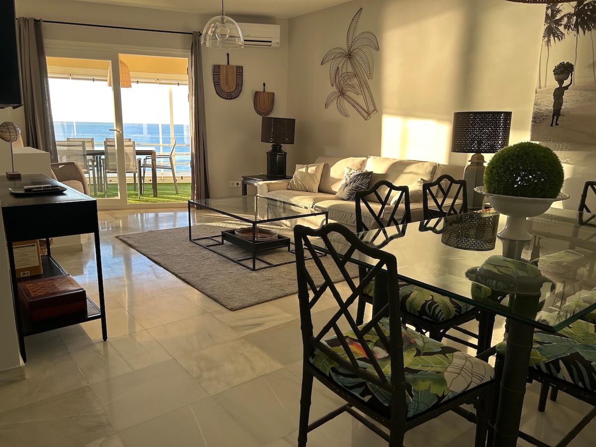 Propiedad de Airbnb exitosa: MAGNIFICENT BEACHFRONT APARTMENT en Fuengirola