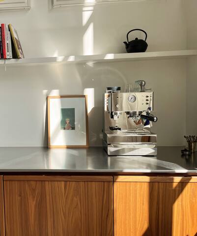 Luxury Spacious Designer Loft with Spa & Cinema gallery image 3