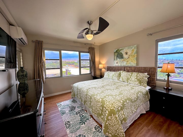 第二间卧室的宁静环境，色调温馨宁静。