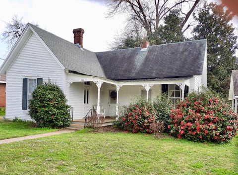 Camellia Cottage - comfort and charm