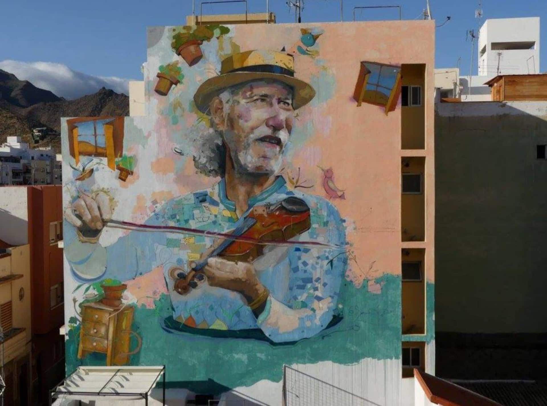 THE PURPLE HOUSE IN THE HEART OF SANTA CRUZ