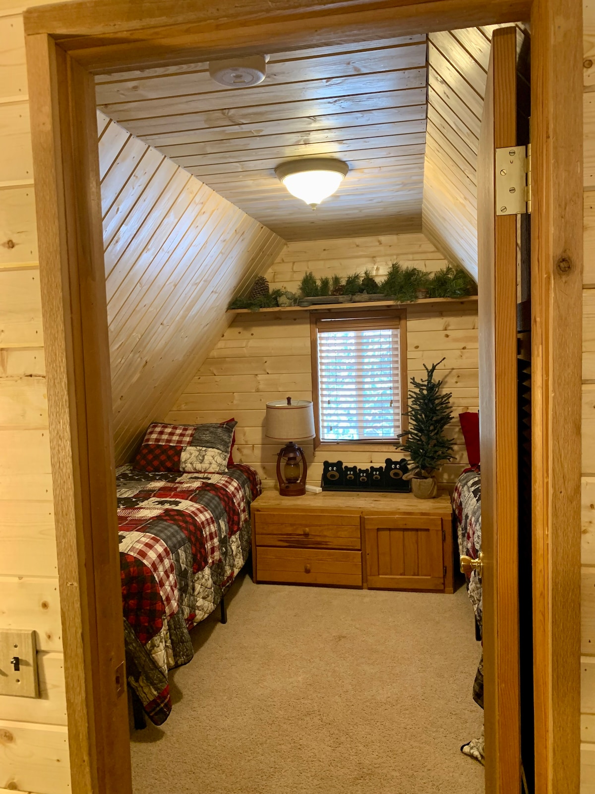 Chumba cha kulala cha 2 kilicho ghorofani na vitanda 2 pacha na magodoro mapya (Mei 2022).