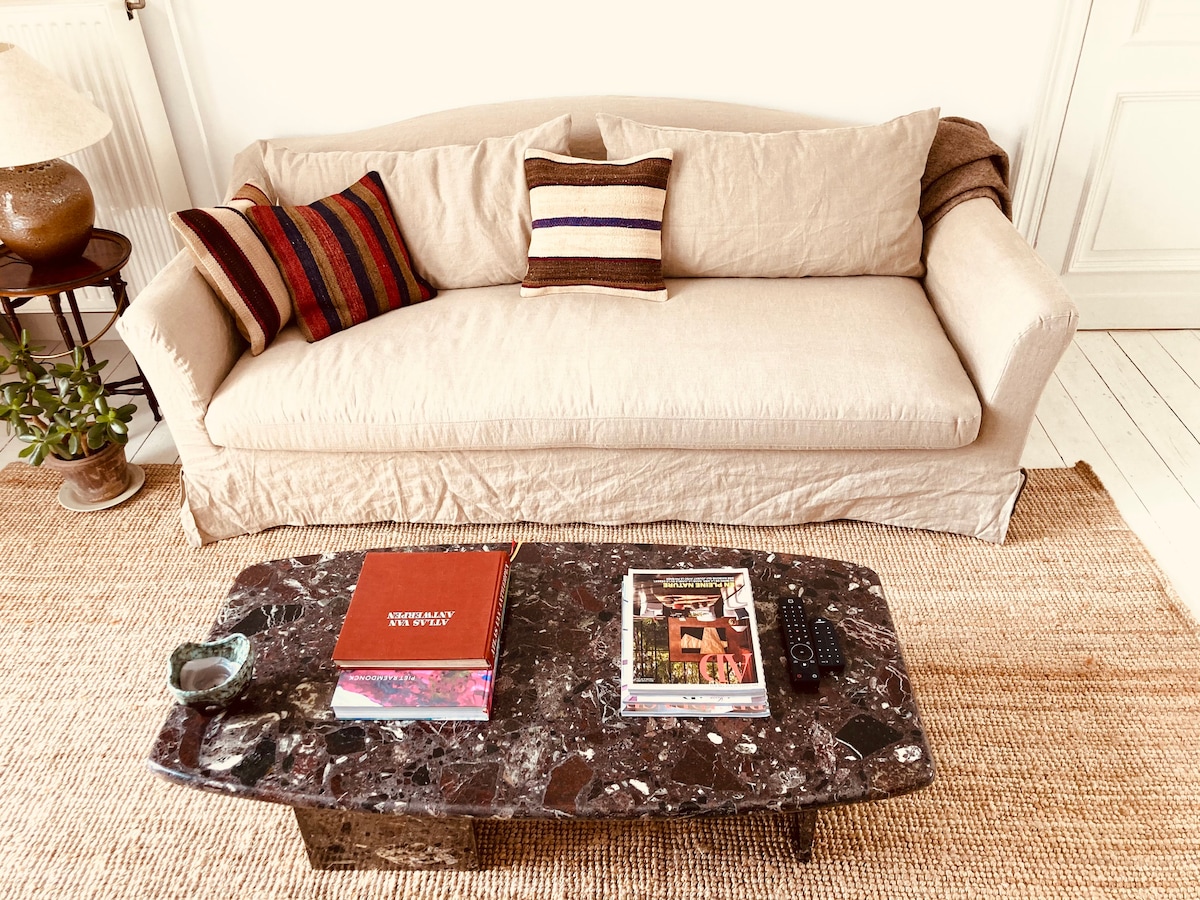 Top performing Airbnb: Duplex apartment in an original Antwerp town house in Antwerpen