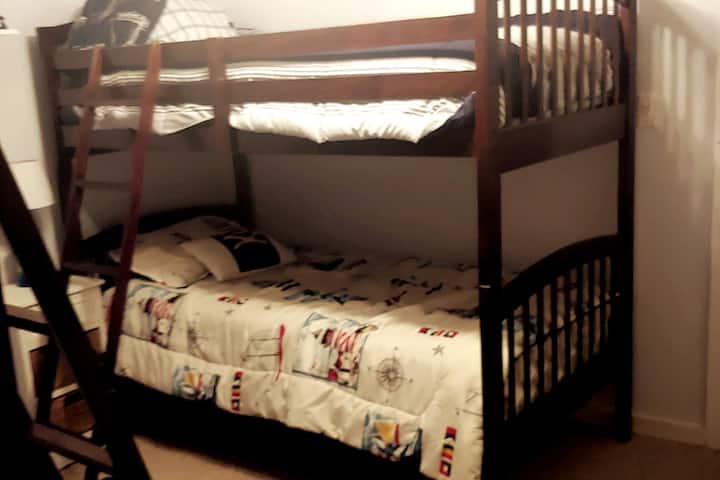 ห้องนอนกลาง