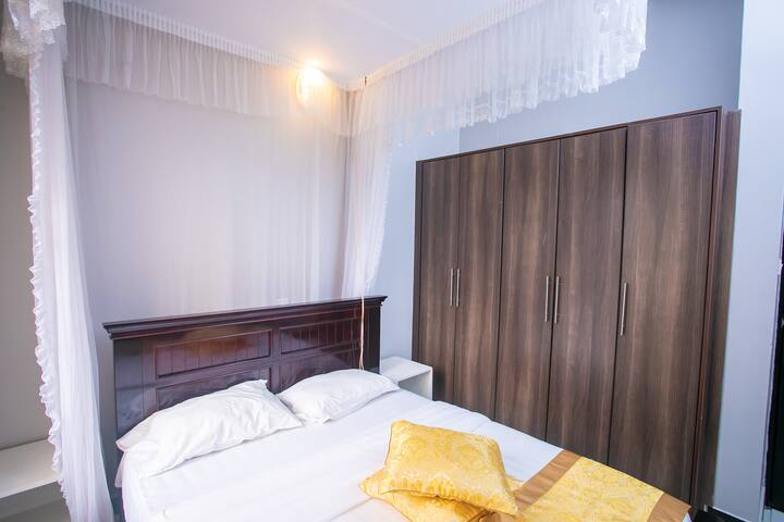 חדר שינה שני (מלכה)