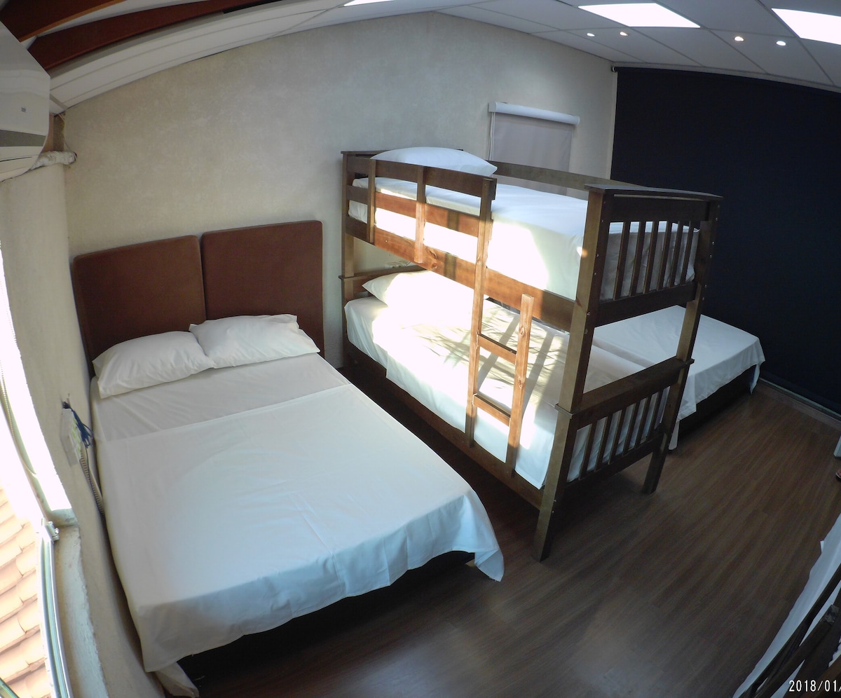 Dhoma 1 me: 2 krevate dopio dhe dy krevate, ku flenë rehat 8.