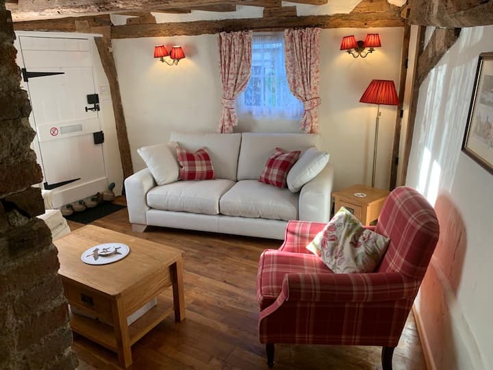 15th Century Cottage In Essex - Saffron Walden