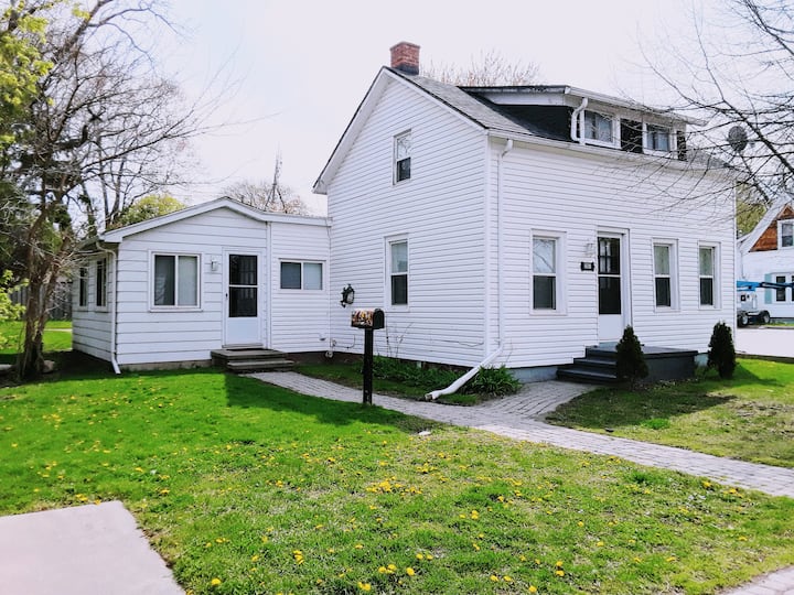 Top 11 Airbnb Vacation Rentals In Amherstburg, Canada Updated 2024 Trip101