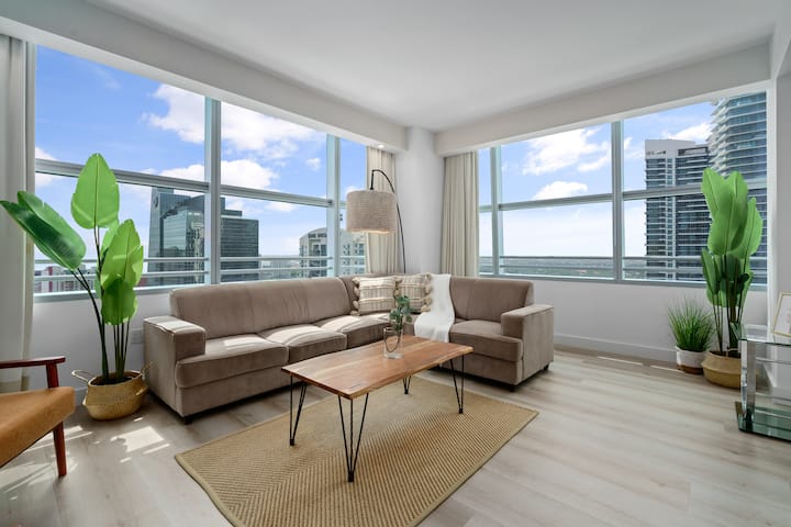 Stunning Bay View Balcony2 Bdr New Aka Hotel - Miami, FL