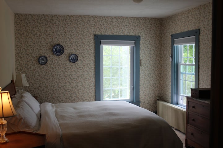 Room 4 - King bed with en suite bathroom with custom tile shower