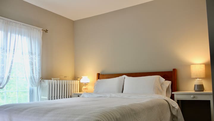 Room 2 - Queen bed with newly renovated en suite bathroom