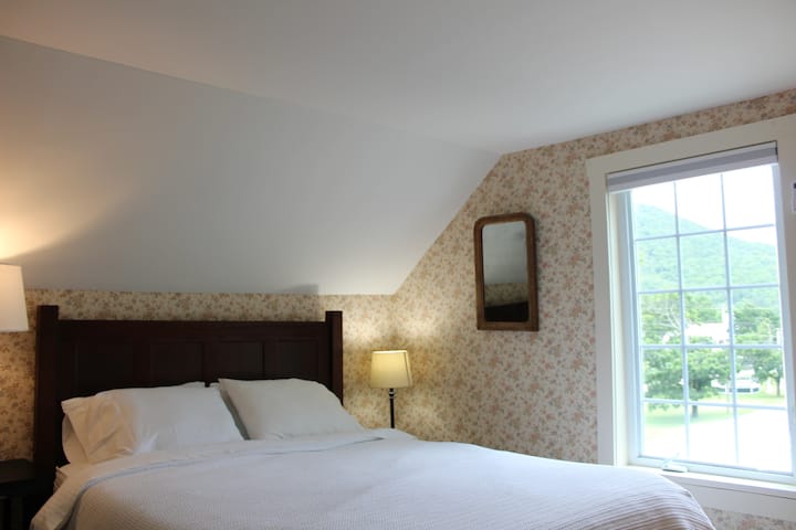 Room 7 - Queen bed (one of three bedrooms rooms on the third floor) with newly renovated en suite bathroom