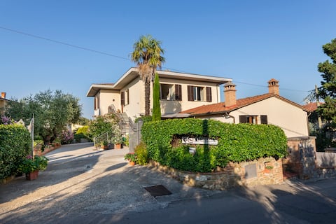 Top Airbnb: Michelangelo apartment in a villa with a park a Lucignano