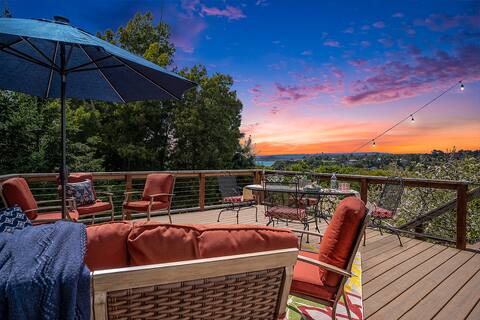 Amazing Ocean Views, Steps to Beach, Great Deck