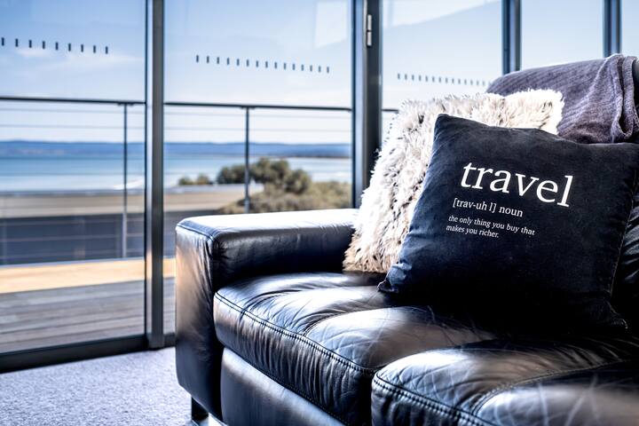 Footprints 1 gallery image 3