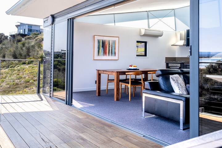 Footprints 1 gallery image 5