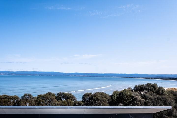 Footprints 1 gallery image 4