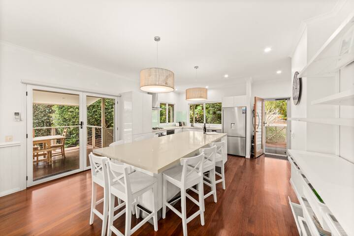 Noosa Family Escape | Pool | Pets | Walk to Beach! gallery image 3